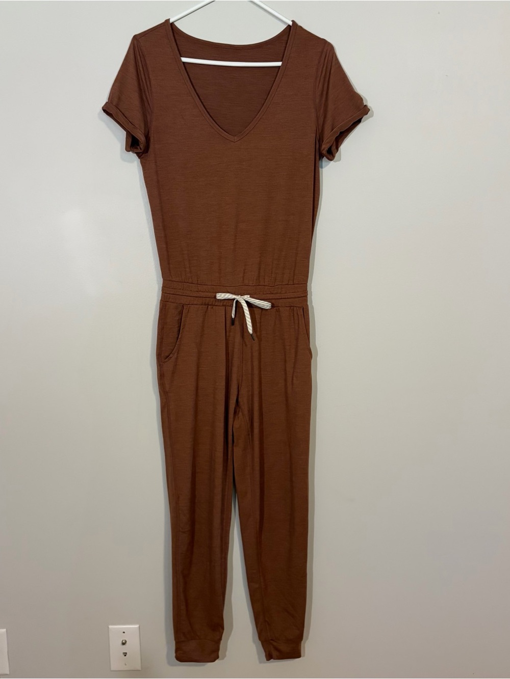 Vuori Brown Short-Sleeve V-Neck Drawstring Jumpsuit Size Small